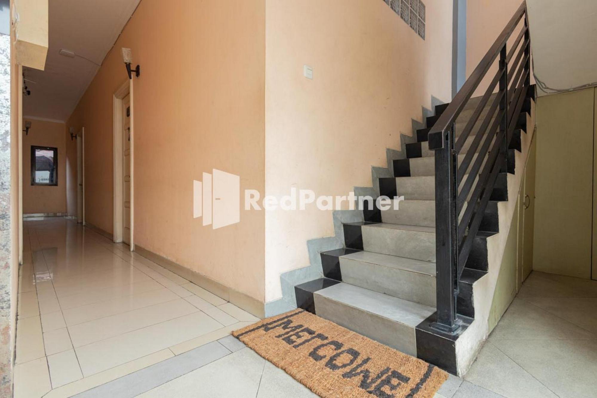 Star Hotel Jaksa Mitra Reddoorz Jakarta Exterior foto