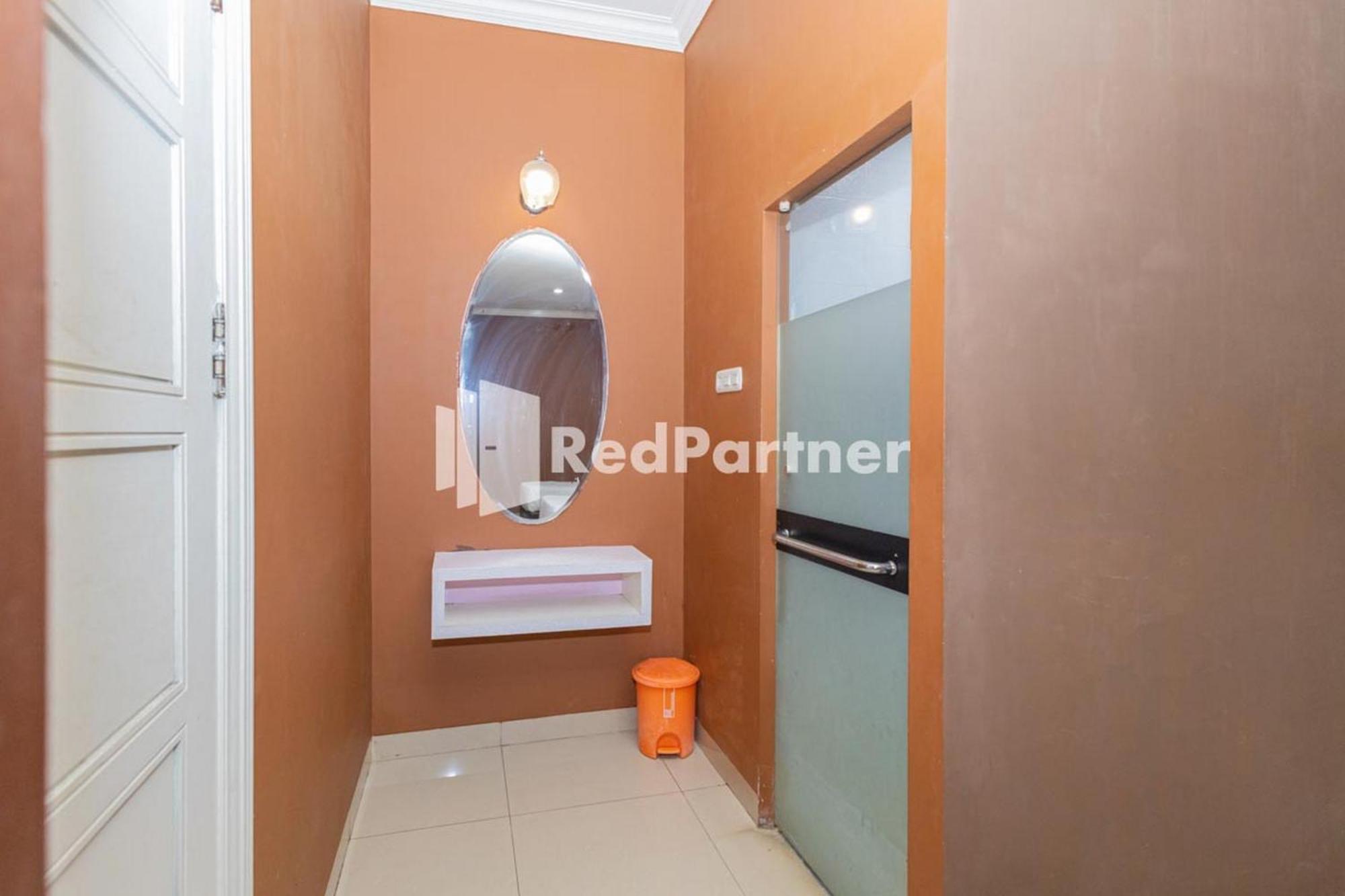 Star Hotel Jaksa Mitra Reddoorz Jakarta Exterior foto