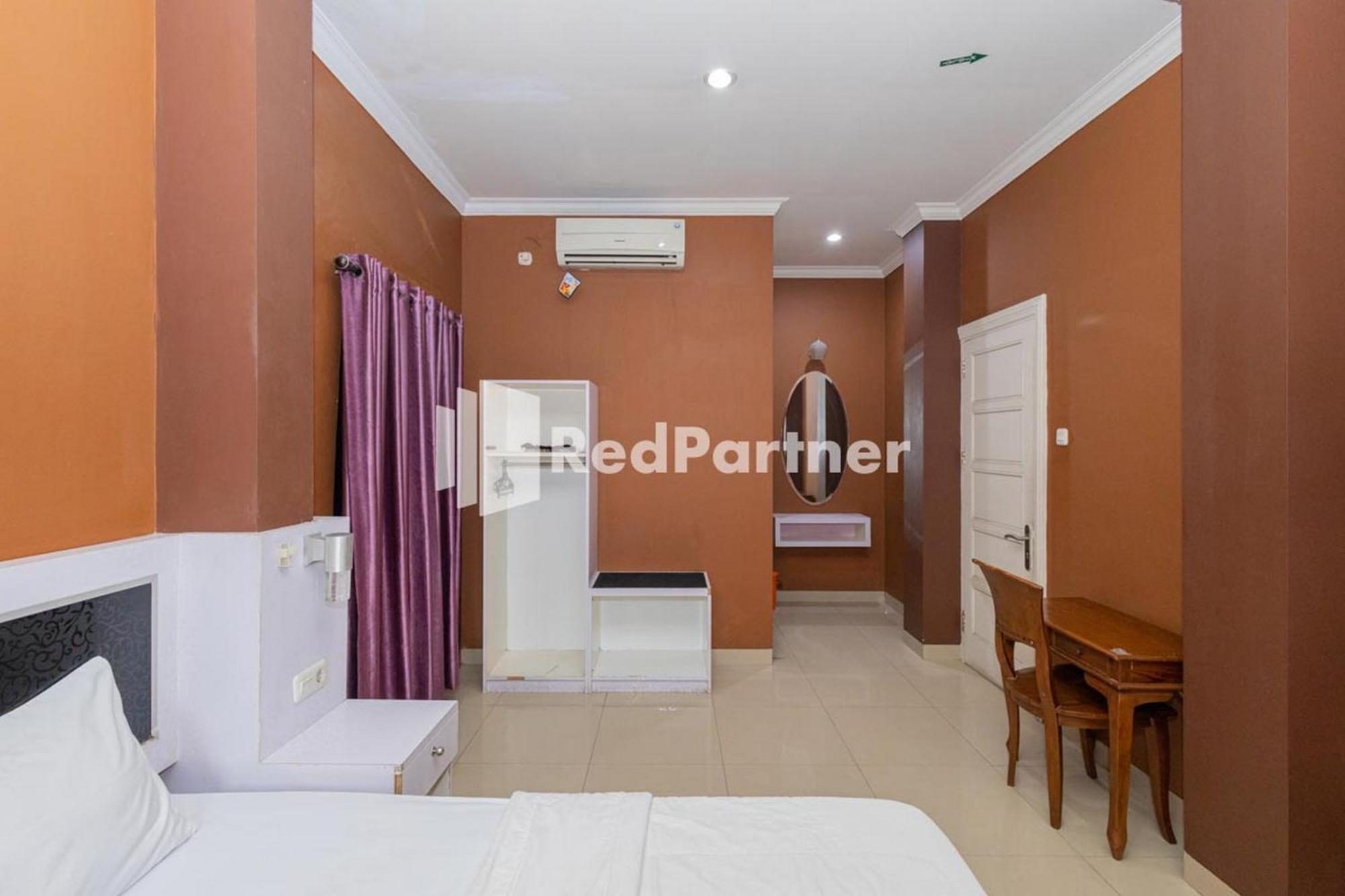 Star Hotel Jaksa Mitra Reddoorz Jakarta Exterior foto