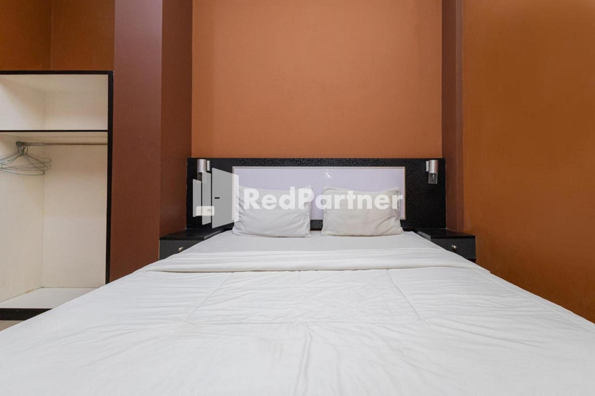 Star Hotel Jaksa Mitra Reddoorz Jakarta Exterior foto